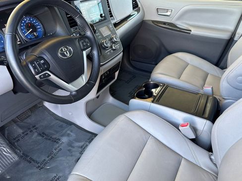 Used 2015 Toyota Sienna XLE w/ XLE Navigation Package image 11