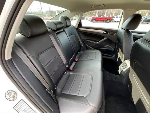 Used 2022 Volkswagen Passat 2.0T SE image 29