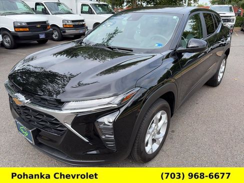 Certified 2024 Chevrolet Trax LS w/ LS Convenience Package FWD image 3
