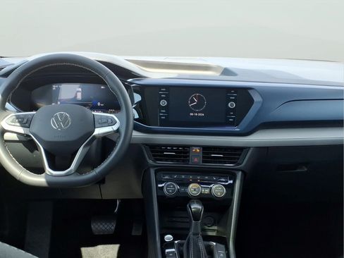 Used 2024 Volkswagen Taos SE AWD/4WD image 12