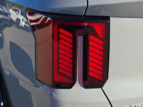 Used 2024 Kia Sorento SX Prestige image 13