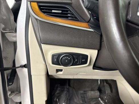 Used 2018 Lincoln MKC Select w/ Select Plus Package AWD/4WD image 15