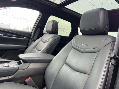 Certified 2022 Cadillac XT5 Premium Luxury w/ LPO, ONYX Package image 10