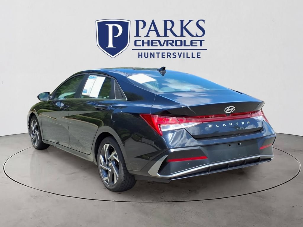Used 2025 Hyundai Elantra SEL FWD image 30