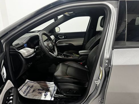 Used 2023 Jeep Compass Limited AWD/4WD image 15