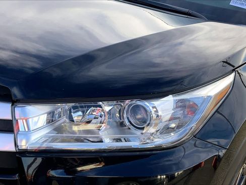 Used 2019 Toyota Highlander XLE image 28