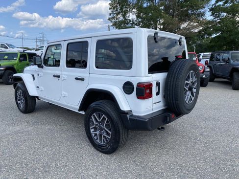 Certified 2026 Jeep Wrangler Unlimited Sahara AWD/4WD image 6