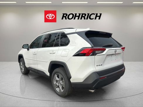 Used 2022 Toyota RAV4 XLE image 5