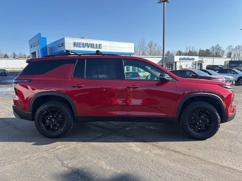 Used 2025 Chevrolet Traverse Z71 w/ Enhanced Driving Package image 2