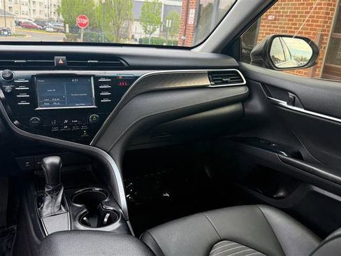 Used 2018 Toyota Camry SE image 24