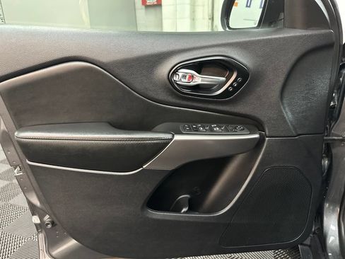 Used 2022 Jeep Cherokee Limited AWD/4WD image 17