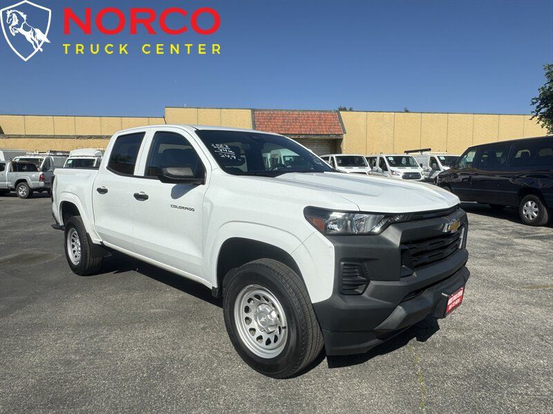 Used 2023 Chevrolet Colorado W/T RWD image 2