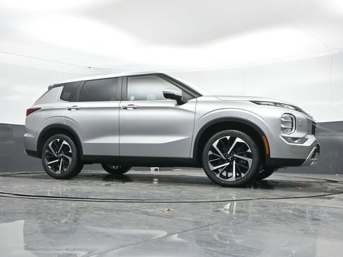 Used 2024 Mitsubishi Outlander image 44