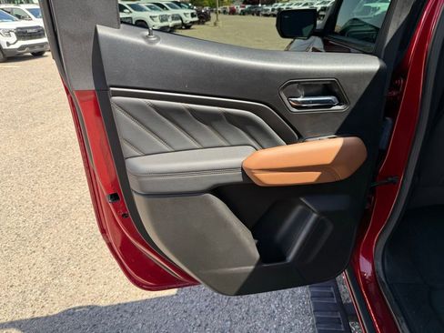 Used 2024 GMC Canyon AT4 w/ Technology Package image 18