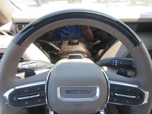 New 2026 GMC Yukon Denali w/ Denali Reserve Package AWD/4WD image 18