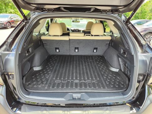 Certified 2025 Subaru Outback Limited AWD/4WD image 8