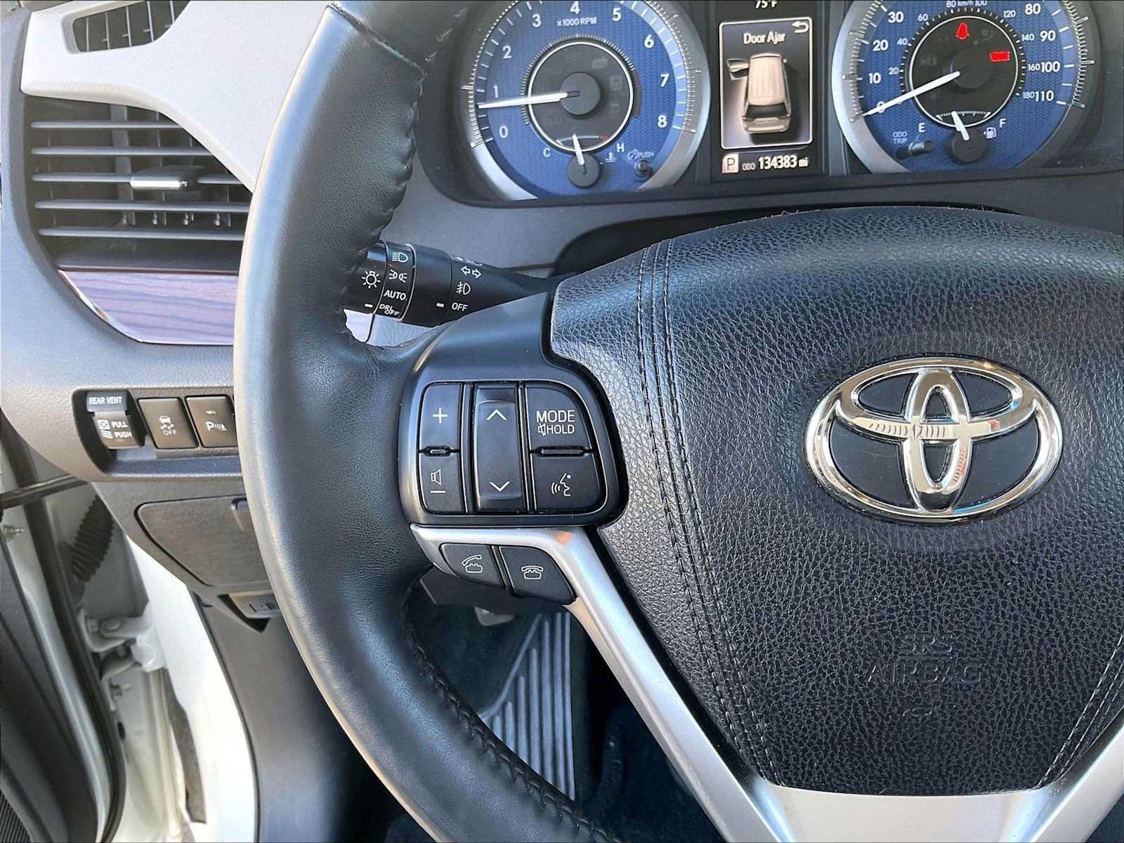 Used 2016 Toyota Sienna Limited FWD image 21