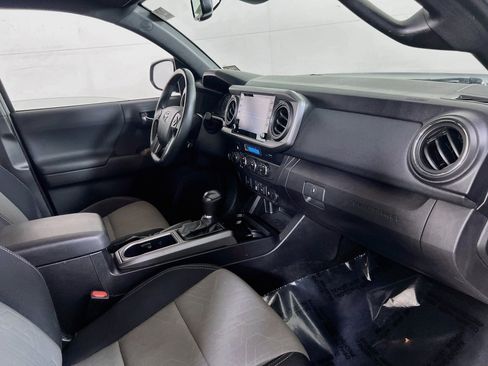Used 2021 Toyota Tacoma TRD Off-Road AWD/4WD image 26