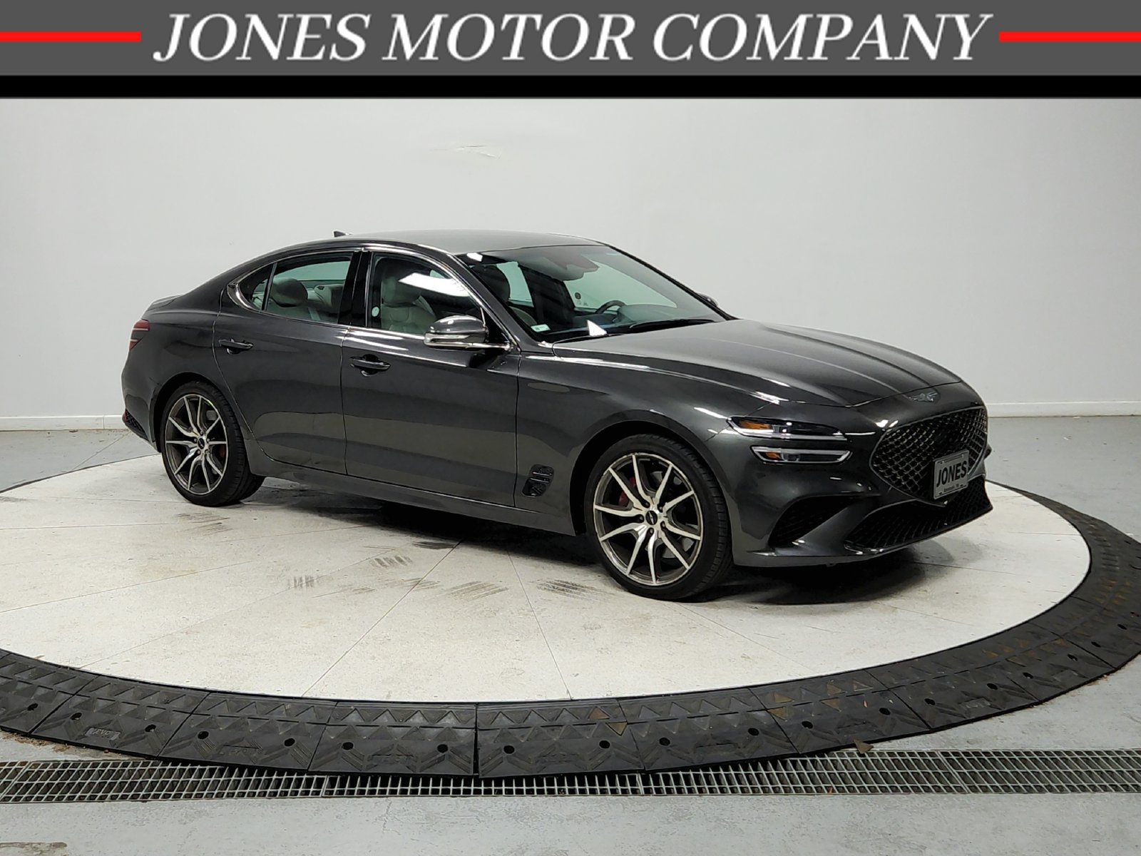 Used 2025 Genesis G70 2.5T RWD image 1