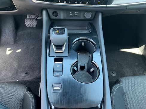 Used 2025 Nissan Rogue SV FWD image 43