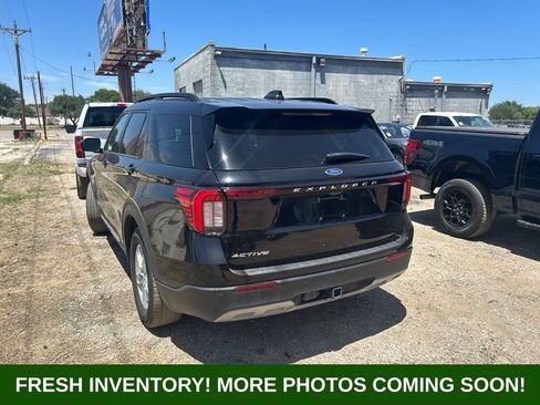 Used 2025 Ford Explorer Active w/ Active Comfort Package RWD image 4