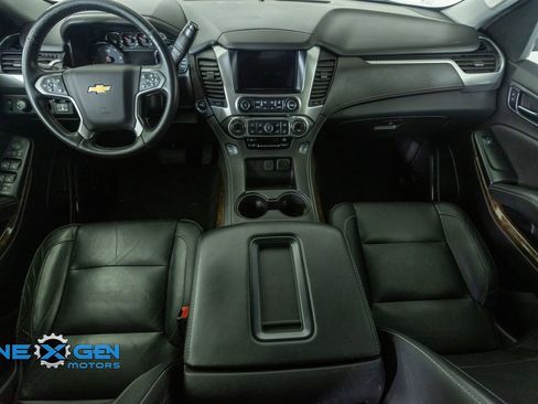 Used 2020 Chevrolet Suburban LT w/ Luxury Package AWD/4WD image 32