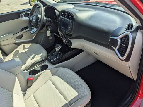 Certified 2023 Kia Soul LX image 13