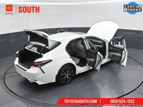 Used 2023 Toyota Camry SE w/ Cold Weather Package image 57