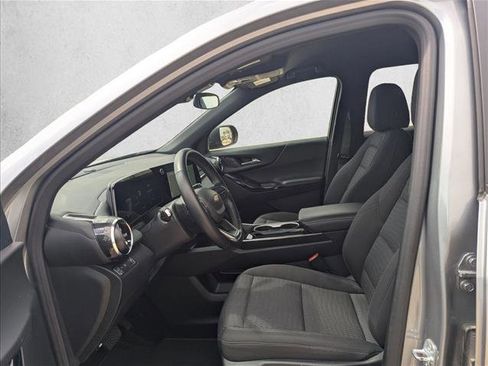 Used 2025 Chevrolet Equinox LT image 12