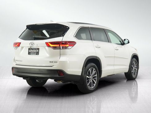 Used 2017 Toyota Highlander XLE w/ Protection Package #3 AWD/4WD image 6