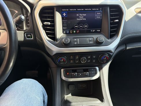 Used 2020 GMC Acadia SLE w/ Driver Convenience Package FWD image 18