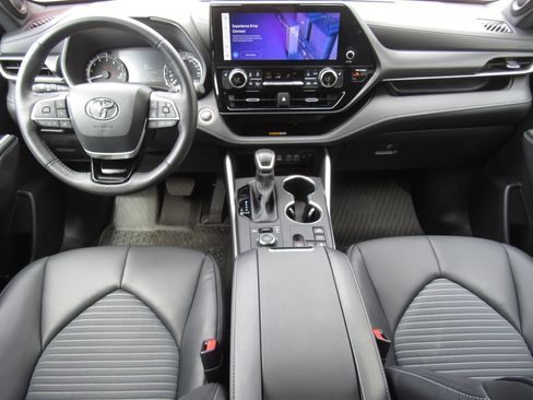 Used 2024 Toyota Highlander XSE AWD/4WD image 34