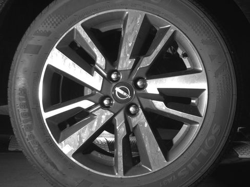 Used 2025 Nissan Versa SV FWD image 15