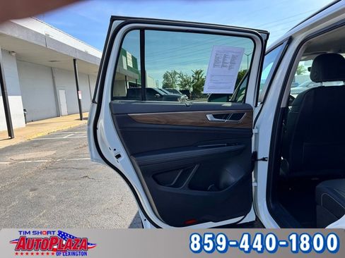 Used 2025 Volkswagen Atlas SE AWD/4WD image 53