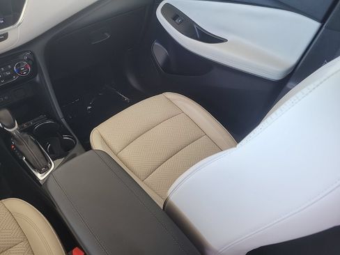 Used 2023 Buick Encore GX Essence w/ Experience Buick Package FWD image 16