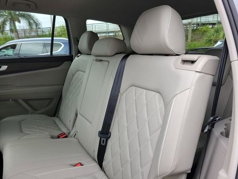 Certified 2025 Volkswagen Atlas SEL Premium R-Line image 12