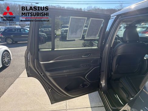 Used 2022 Jeep Grand Cherokee L Limited AWD/4WD image 26