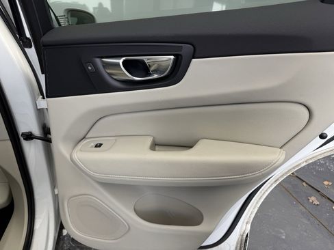 Used 2022 Volvo XC60 B5 Momentum image 49