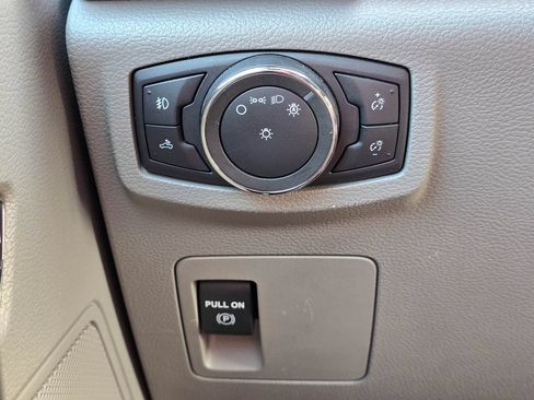 Used 2017 Ford F150 XLT AWD/4WD image 24