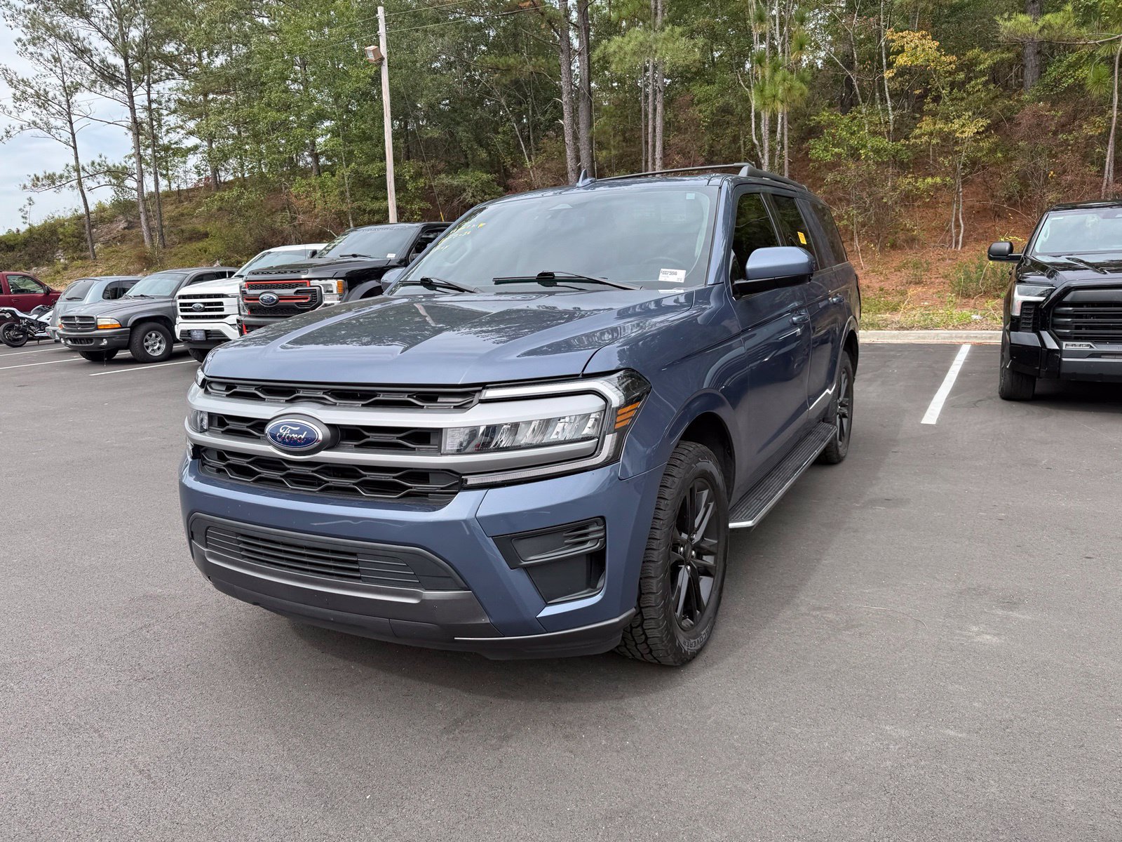 Used 2022 Ford Expedition XLT RWD image 3