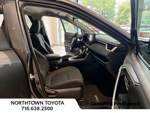 Used 2022 Toyota RAV4 LE w/ Carpet Mat Package (TMS) AWD/4WD image 19