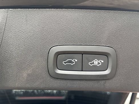 Certified 2023 Volvo XC40 B5 Plus w/ Driver Assist Package AWD/4WD image 47