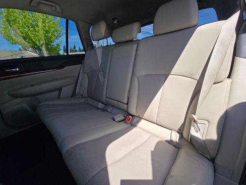 Used 2012 Subaru Outback 2.5i Limited w/ Moonroof Pkg AWD/4WD image 17