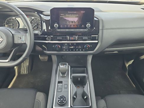 Used 2024 Nissan Pathfinder SV AWD/4WD image 11