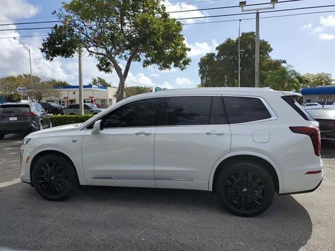 Certified 2023 Cadillac XT6 Premium Luxury image 21