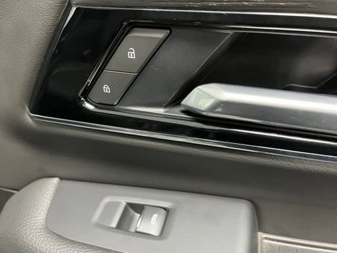 Used 2025 GMC Yukon XL Denali AWD/4WD image 54