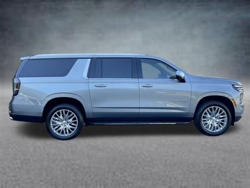New 2025 Chevrolet Suburban Premier image 4
