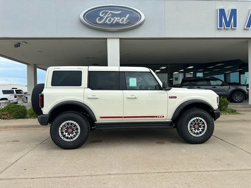 New 2026 Ford Bronco Outer Banks w/ Sasquatch Package AWD/4WD image 7
