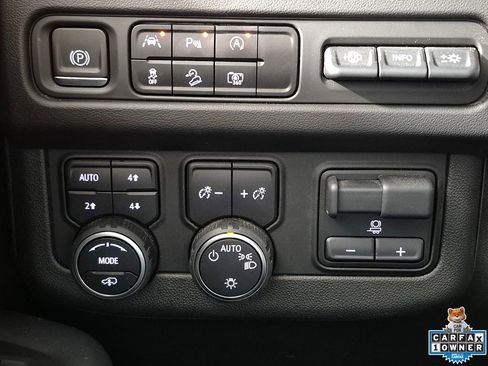 Certified 2023 Chevrolet Suburban High Country AWD/4WD image 16