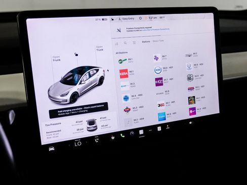 Used 2021 Tesla Model 3 Performance image 24